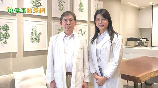 茱麗葉乳房醫療團隊醫療長葉大成醫師(左一)、謝惠珍個管師。