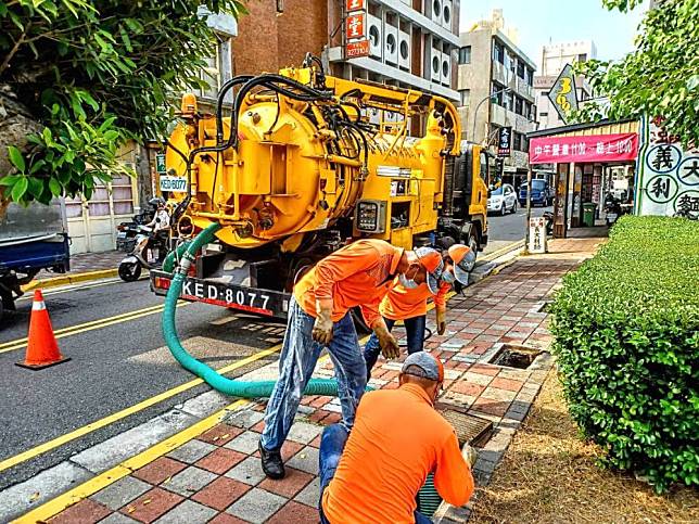 馬公市清溝車至光復路巡檢清理