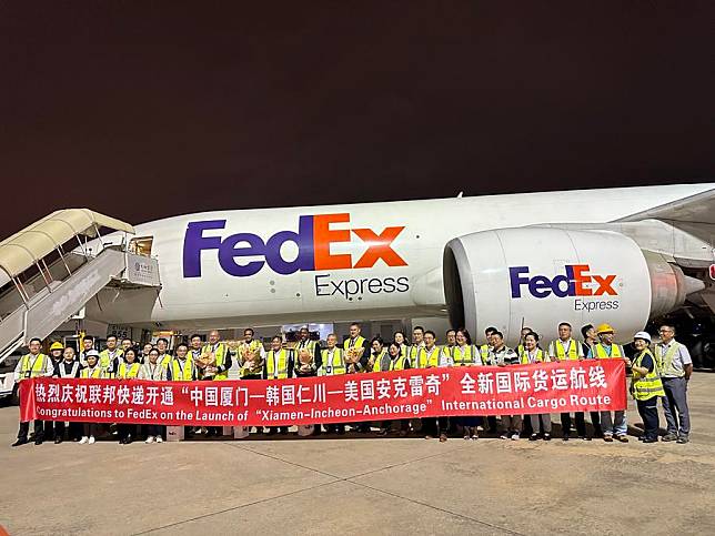 This undated photo shows staff members posing for a group photo to celebrate the launch of the cargo flight in Xiamen, Fujian Province. The Federal Express Corporation (FedEx), a global express giant, has recently launched two new flights to the United States from the two coastal cities of Qingdao and Xiamen, China. (FedEx China/Handout via Xinhua)