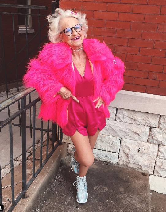 88歲奶奶Baddie_Winkle成少女時尚新指標：「我從沒覺得自己老過！」_(1).PNG
