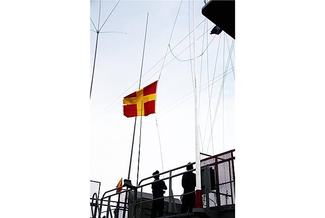 海軍除利用聲力電話、無線電作為通信外，也會升起以A到Z的信號旗，告知周圍友艦目前船艦狀況。（本報資料照）