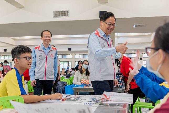 一一三年國中教育會考登場，桃園市長張善政祝福考生金榜題名。（新聞處提供）