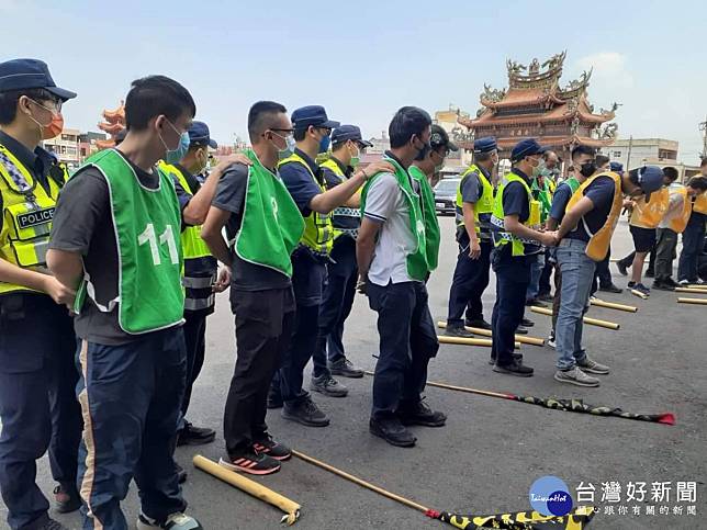 台西警分局在台西鄉安西府舉行突發性街頭聚眾滋擾案件演練／警方提供
