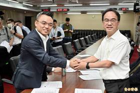 立法院交通委員會，推舉李昆澤(右)、洪孟楷(左)出任召委。(記者叢昌瑾攝)