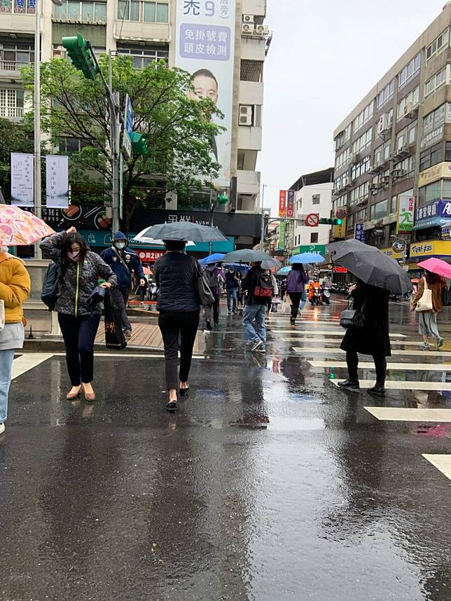 氣象署對12縣市發布大雨特報。（氣候示意圖） 圖：張家寧／攝（資料照）
