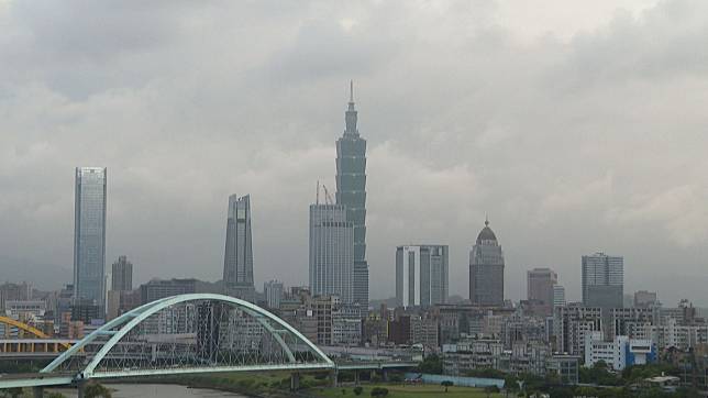 東北季風減弱水氣緩，東北、大台北山區局部雨。