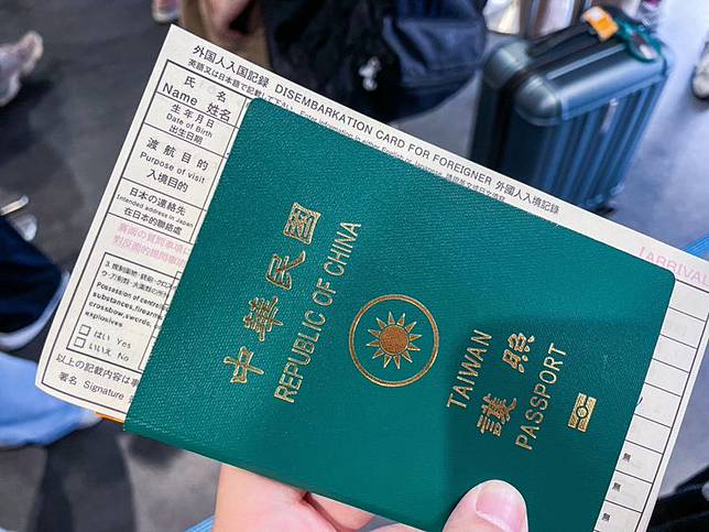 目前入境佐賀要填寫紙本入境卡。賴昀岫攝