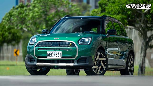 Mini Countryman SE ALL4的定價，與燃油版的Countryman S ALL4其實相去不遠。(攝影/ 林先本)