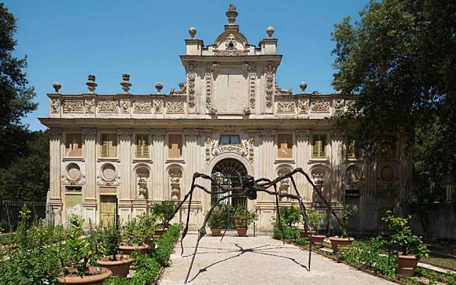 FENDI與博爾蓋塞美術館再次合作！首次舉辦《Louise Bourgeois. Unconscious Memories》展覽，有到羅馬的人一定要去朝聖！