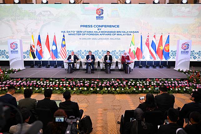 This photo taken on Jan. 19, 2025 shows a scene of a press conference after the Association of Southeast Asian Nations (ASEAN) foreign ministers' meeting in Langkawi, Malaysia. (Xinhua/Cheng Yiheng)