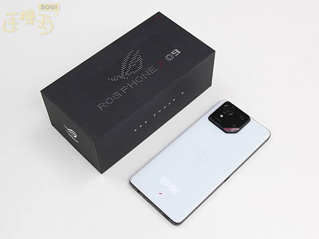 ROG Phone 9買就送限量ROG手機背帶！專賣店購機再贈一年延長保固