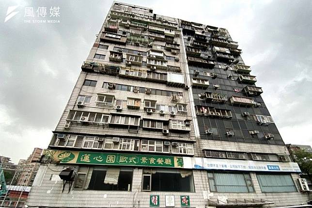 擁有台北第一凶宅之稱的「錦新大樓」曾奪走25條人命，至今亦有不少傳聞出現。（圖／許書宇）