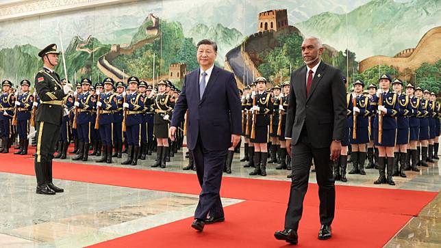 2024年1月10日，馬爾地夫親中總統穆伊祖赴中國訪問期間與中國國家主席習近平會晤。路透社