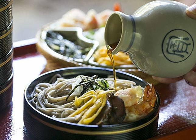 本家尾張屋創業約550年，嚐嚐不斷進化的京都老店鋪的蕎麥麵吧