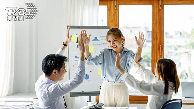 有公司自主實施「週休3日」。（示意圖／shutterstock 達志影像）