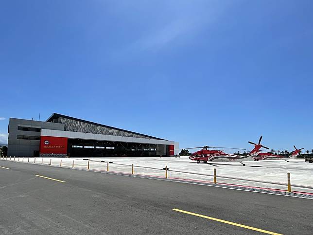 空勤總隊台東駐地直升機棚廠完工啟用，更獲得公共工程金質獎佳作表揚。（記者鄭錦晴攝）