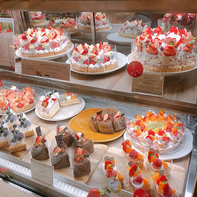 
<p>光是看到甜點櫃中的各式水果塔就叫人心動不已。（圖片提供：<a href=