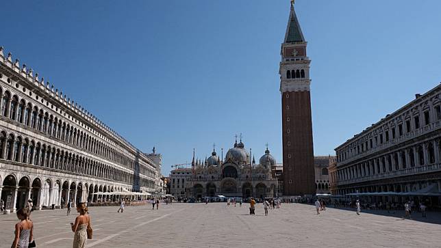 義大利威尼斯宣布，將於2024年4月開始試辦新規定，遊客必須預約並繳參觀費才能入城。圖為2023年8月的威尼斯市景。路透社