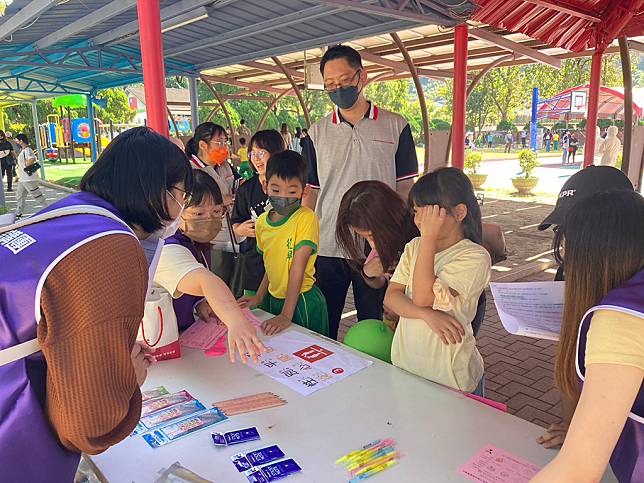 亞洲大學於臺中市復興國小校慶辦理法治宣導闖關活動