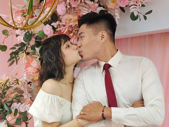 ▲林義芳的女兒林宜禾（左）與交往3年9個月的男友蘇安邦結婚。（圖／翻攝林宜禾臉書）