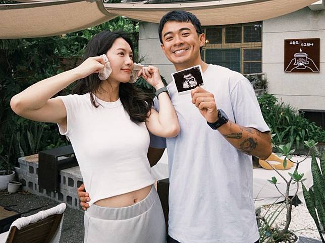 融融與最美消防妻Tasha宣布當孩子爸媽。（翻攝融融歷險記IG）