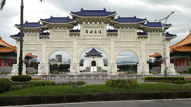 台北市政府16日起將在中正紀念堂設置第三處「車來速」。(陳國維 攝)
