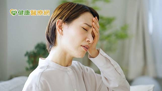 「更年期」的產生主要是因為卵巢功能開始衰退，導致女性荷爾蒙不足而產生的生理或心理變化。