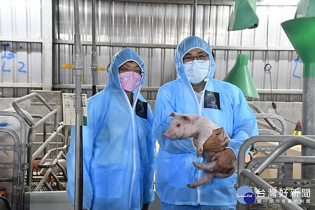 彰化、新北縣市交流，侯友宜率團隊參訪立富畜牧場及昭成蛋品加工廠。圖／記者鄧富珍攝