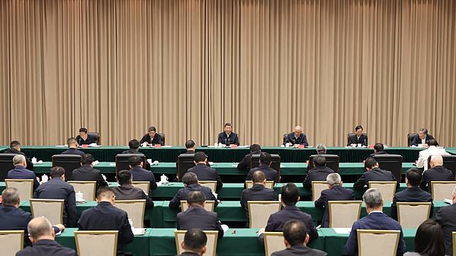 Chinese President Xi Jinping, also general secretary of the Communist Party of China (CPC) Central Committee and chairman of the Central Military Commission, listens to the work report from the CPC Hainan provincial committee and the provincial government and delivers an important speech in Sanya, south China's Hainan Province, Dec. 17, 2024. (Xinhua/Ding Haitao)