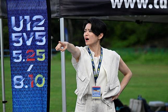 梁詠琪《逆轉上半場》中飾演女強人破產落難，與5位童星對戲挑戰十足。華映娛樂提供