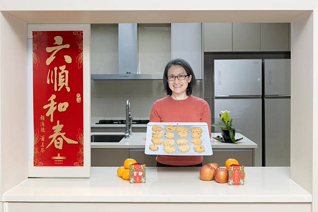 副總統蕭美琴在臉書秀出自己手做的Ranger Cookie餅乾，祝大家「蛇尖甜甜過好年」。（取自蕭美琴臉書）