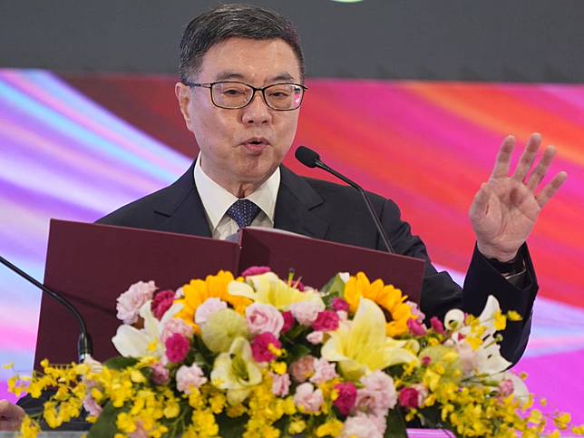 行政院長卓榮泰23日談及地方補助款爭議表示，中央政府不是魔術師，也不會無中生有，須在最困難狀況下做些財政調整。 （中央社）