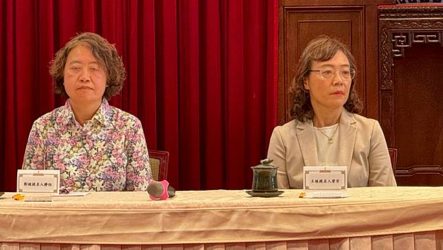 司法院大法官被提名人王碧芳（右）。蘇聖怡攝