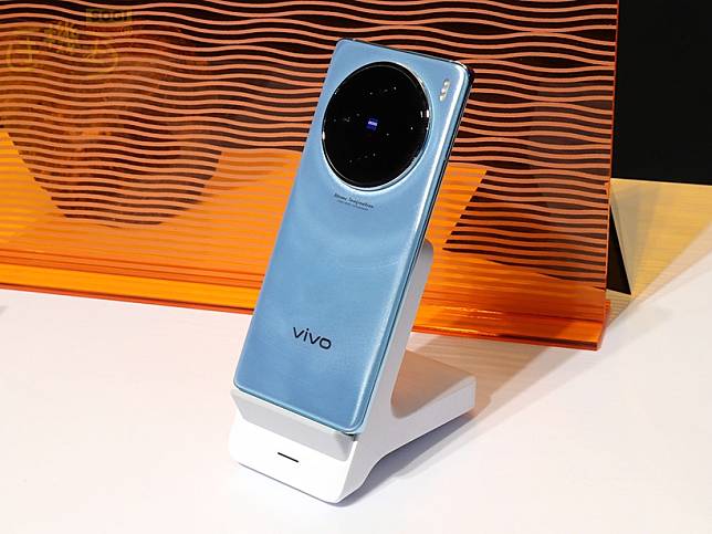 vivo X100 Pro良伴！50W立式無線充電器2台灣2月底開賣