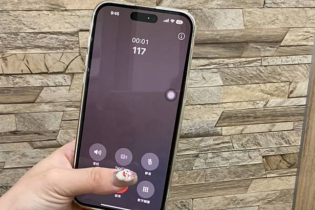打過去只講一句話？網瘋傳「台版懷舊Siri」，追星族驚呼：搶票邪教神器！示意圖／許苡晴攝