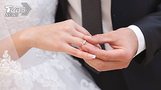 絕大多數新人要結婚前，一定都會挑選好黃道吉日再舉辦婚禮。(示意圖／TVBS)