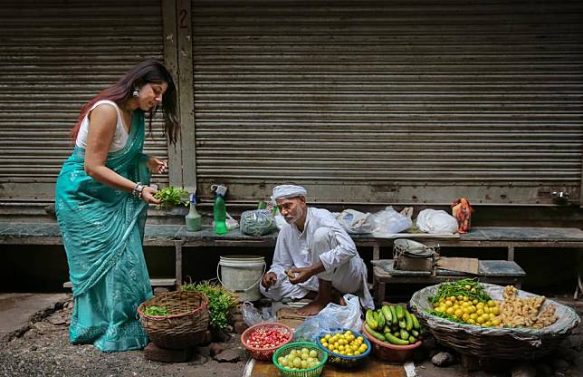 A vendor sells vegetables at a marketplace in New Delhi, India, Sept. 7, 2024. (Xinhua/Javed Dar)