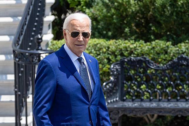 U.S. President Joe Biden walks toward the South Lawn to board Marine One at the White House in Washington, D.C., the United States, on July 29, 2024. (Xinhua/Hu Yousong)