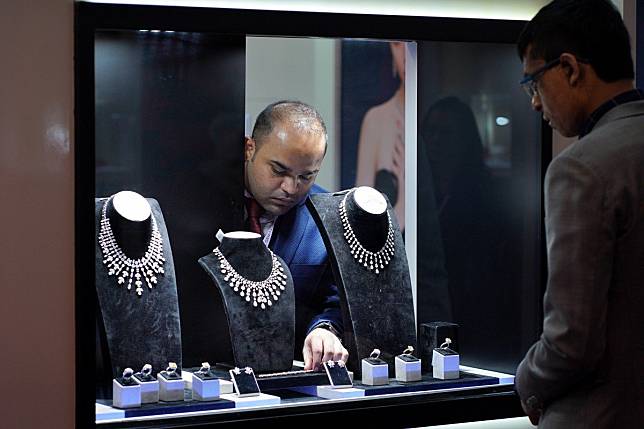 The organiser of the Hong Kong Jewellery & Gem Fair says it received positive reviews from exhibitors and ‘high-quality visitors’. Photo: Xinhua