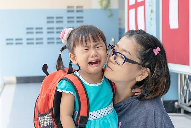 幼兒園小孩哭