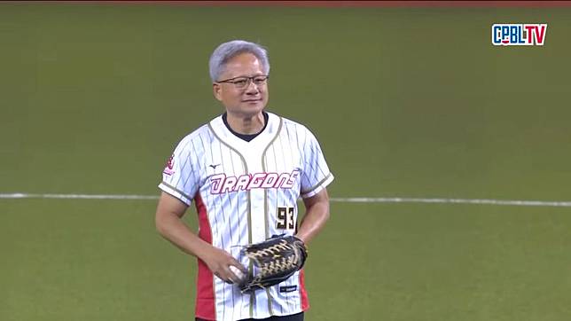 黃仁勳開球必穿93號球衣。（翻攝CPBL YT）
