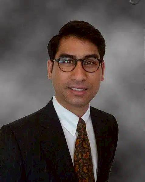 ประวัติ วัชรวีร์ วิวัชรวงศ์