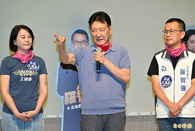 中廣前董事長趙少康(中)出席「反惡罷 戰獨裁」台北市客家後援會成立大會。(記者田裕華攝)