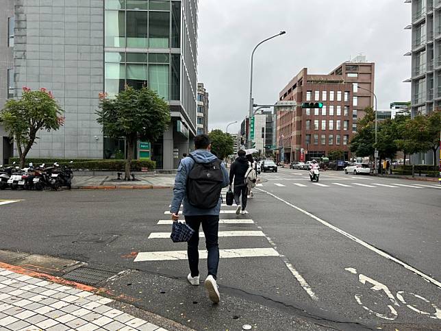 4日東北角及宜蘭、花蓮、台東地區有局部短暫雨；5日起東北季風增強，北台灣有局部短暫雨，宜蘭則有機會出現較大雨勢。 圖：林岑韋／攝