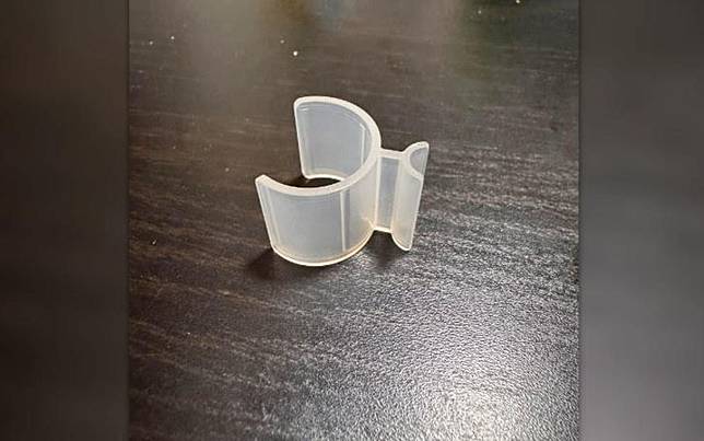 網友分享各種重複利用塑膠卡扣的用途，不管是收納固定或防漏都很方便。（翻攝臉書社團「不塑之客」）