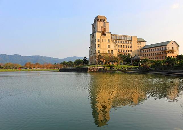 國立東華大學本學期至學期末，赴港求學的台生回台灣，只要檢附香港學校的就學相關證明文件，可到東華大學免費修學分，住宿、學雜費等全免。(東華大學提供)