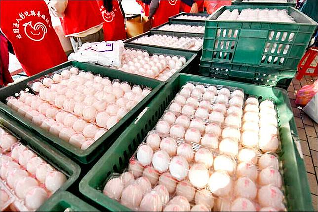 雞蛋批發價9日起每台斤調漲3元，產地價則於12日跟進調漲。(資料照)