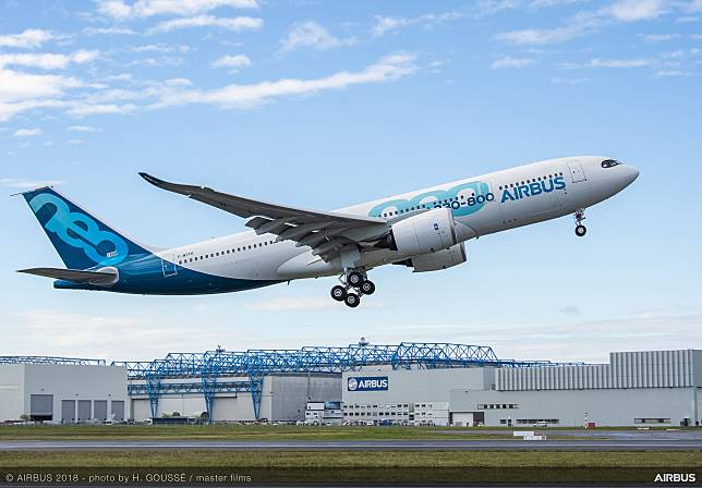 A330-800-MSN1888-first-flight-take-off-006