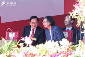 前總統陳水扁（左起）在臉書談及蔡英文對扁案的看法。（資料照，劉偉宏攝）