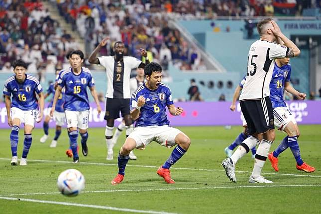 世界盃足球賽死亡之組也爆冷門 日本2比1擊退德國